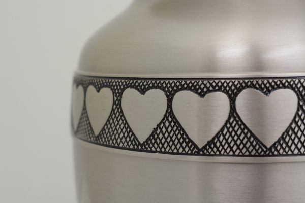 Heart's Ring Brass Urn – Pewter Finish